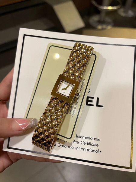 2023 new classic elegant designer watch womens automatic fashion simple watches 30mm square full stainless steels women gold silver color cu, Slivery;brown
2023 new classic elegant designer watch womens automatic fashion simple watches 30mm square full stainless steels women gold silver color cu, Slivery;brown