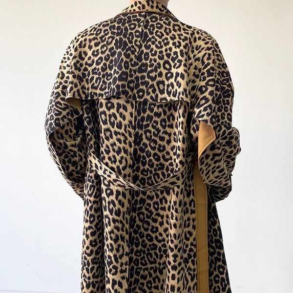 men's trench coats leopard chic print coat with belt loose lapel bandage long korean windbreaker autumn winter 230809, Tan;black
men's trench coats leopard chic print coat with belt loose lapel bandage long korean windbreaker autumn winter 230809, Tan;black