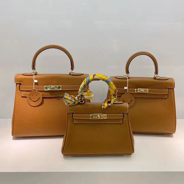 new luxury designer cowhide epsom leather shoulder crossbody bags fashion printed letter tote bag ladies versatile women's 20 25 28cm h
new luxury designer cowhide epsom leather shoulder crossbody bags fashion printed letter tote bag ladies versatile women's 20 25 28cm h