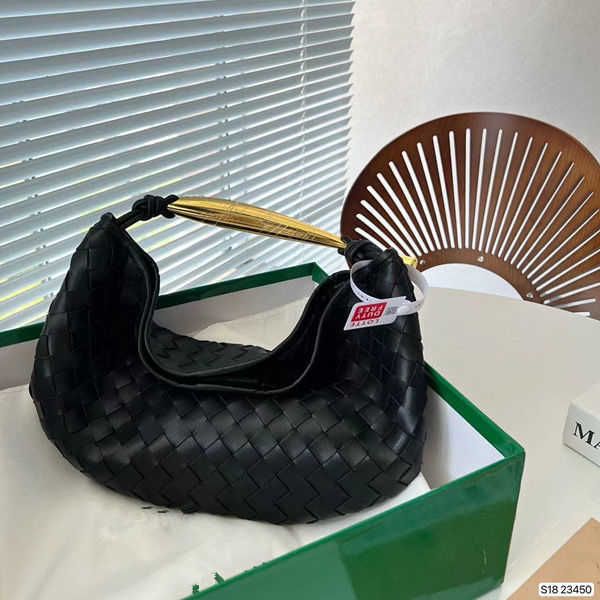 tote bag dinner bagcowhide woven sardine handbag metal handle classic fashion trend niche women's
tote bag dinner bagcowhide woven sardine handbag metal handle classic fashion trend niche women's