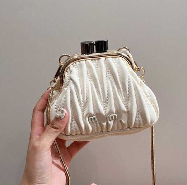 luxury clip bag miu designer shoulder bags women fashion chain crossbody purse mini dumpling handbags messenger simple style
luxury clip bag miu designer shoulder bags women fashion chain crossbody purse mini dumpling handbags messenger simple style