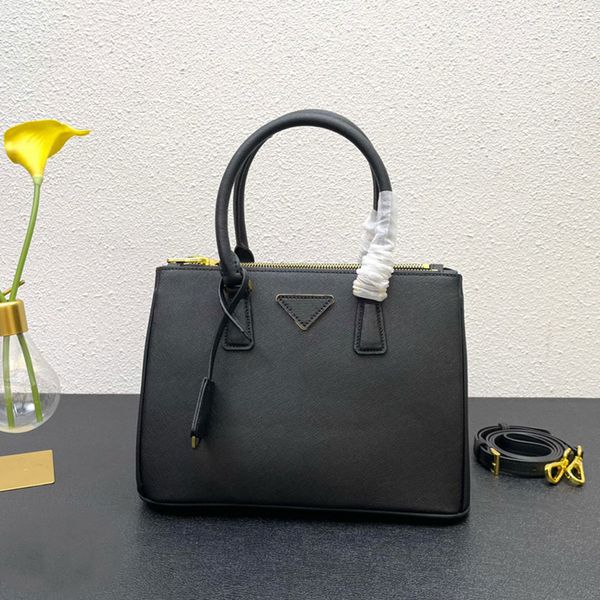 womens crossbody leather totes bag parss luxury designer triangle handbag tramp shoulder bag fashion large capacity phone bag business commu
womens crossbody leather totes bag parss luxury designer triangle handbag tramp shoulder bag fashion large capacity phone bag business commu