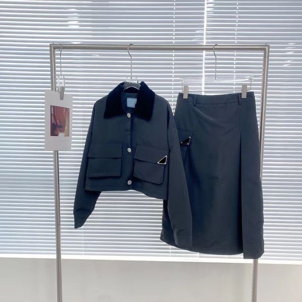 designers womens two piece sets fashions skirt suit nylon pocket short jacket stick drill letter ladies sets black skirt, White
designers womens two piece sets fashions skirt suit nylon pocket short jacket stick drill letter ladies sets black skirt, White