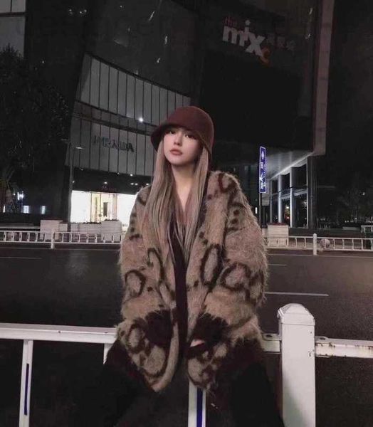 women's sweaters designer early spring new style zhou yangqing same g family double-sided wear mohair loose lazy khaki knitting cardiga, White;black
women's sweaters designer early spring new style zhou yangqing same g family double-sided wear mohair loose lazy khaki knitting cardiga, White;black