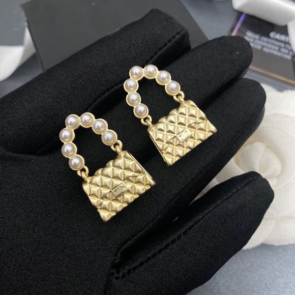 luxury designer brand earrings charm handbag jewelry earrings selected premium quality gifts popular young styles size 18k gold plating neve, Golden
luxury designer brand earrings charm handbag jewelry earrings selected premium quality gifts popular young styles size 18k gold plating neve, Golden