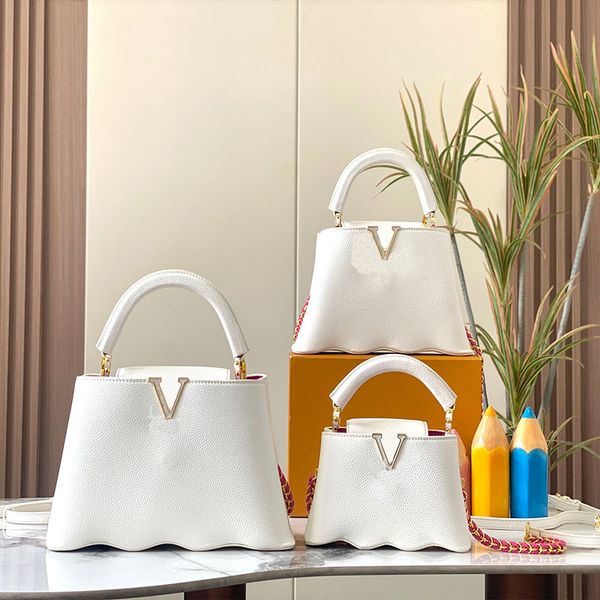 the fashion designer undulating bottom refresh designs a sleek 27x18x9 shoulder bag with a leather shell hand-held crossbody bag
the fashion designer undulating bottom refresh designs a sleek 27x18x9 shoulder bag with a leather shell hand-held crossbody bag