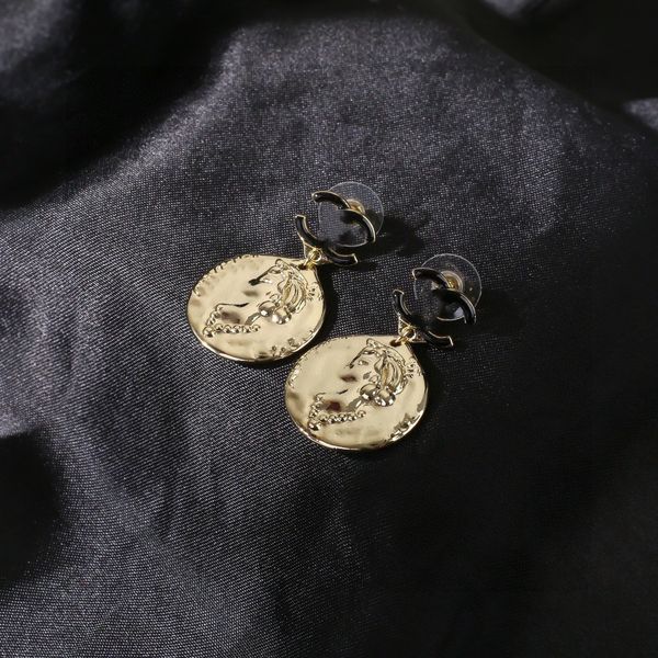 2023 various simple luxury desinger letter ccity stud long dangle earrings pearl tassel channel crystal wedding party jewelry accessories ax, Golden;silver
2023 various simple luxury desinger letter ccity stud long dangle earrings pearl tassel channel crystal wedding party jewelry accessories ax, Golden;silver