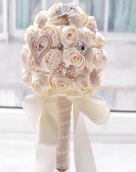 new style in stock stunning wedding flowers pearls brooch bridesmaid bridal bouquets artificial rose wedding bouquet2125574
new style in stock stunning wedding flowers pearls brooch bridesmaid bridal bouquets artificial rose wedding bouquet2125574