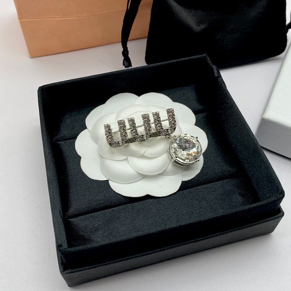 luxury diamante brooch 925 silver skeleton letter full diamond letter silver plated pin breastpin personalized party jewelry, Gray
luxury diamante brooch 925 silver skeleton letter full diamond letter silver plated pin breastpin personalized party jewelry, Gray