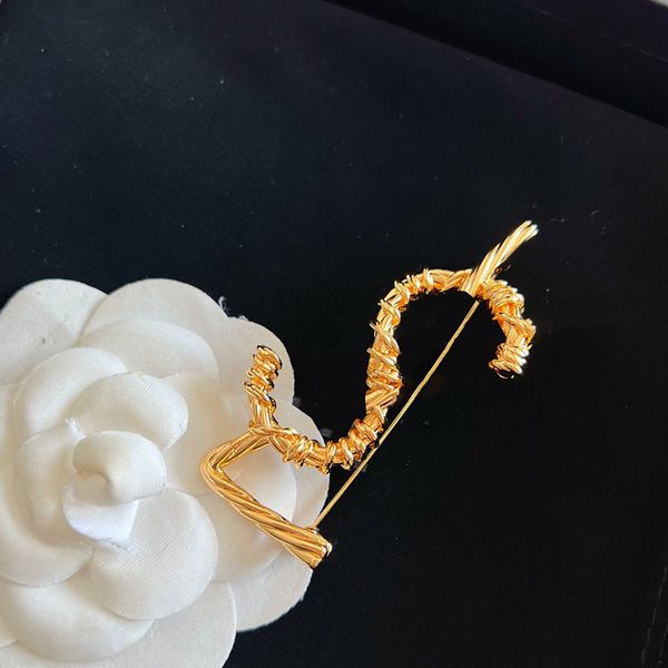 18k gold plated brooch women simple vintage s letter metal pin brooch fashion personalized party jewelry with gift box, Gray
18k gold plated brooch women simple vintage s letter metal pin brooch fashion personalized party jewelry with gift box, Gray