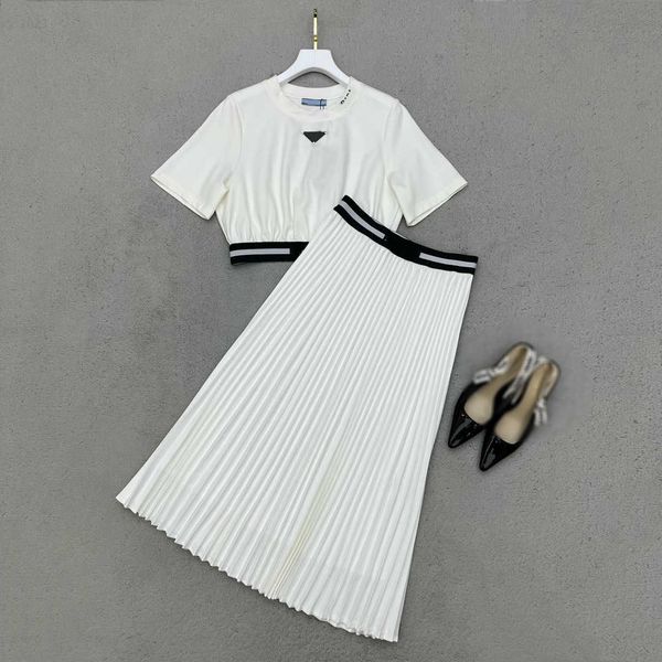 designer women sets girl two piece dress chest metal logo decoration short sleeves and a-line pleated skirt aug06, White
designer women sets girl two piece dress chest metal logo decoration short sleeves and a-line pleated skirt aug06, White