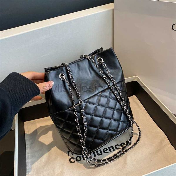 drawstring lingge embroidery thread large capacity fashion chain bag for women /summer 2023 new fashionable water bucket bags stylishdesigne
drawstring lingge embroidery thread large capacity fashion chain bag for women /summer 2023 new fashionable water bucket bags stylishdesigne