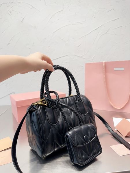 designer woman handbag classic tote designer small fold embossed genuine leather chain long shoulder strap handbag zero wallet purses
designer woman handbag classic tote designer small fold embossed genuine leather chain long shoulder strap handbag zero wallet purses
