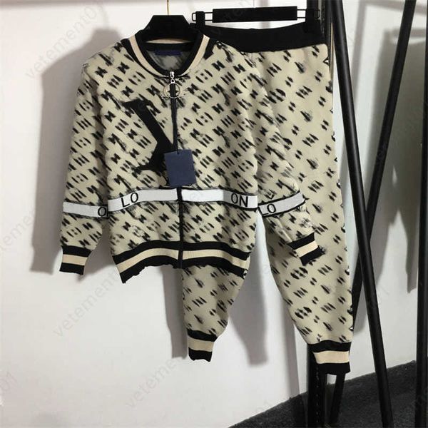 23 fall women knit designer tracksuit old flower logo jacquard long sleeve zip up cardigan jacket high waisted skinny haren casual pants two, Gray
23 fall women knit designer tracksuit old flower logo jacquard long sleeve zip up cardigan jacket high waisted skinny haren casual pants two, Gray