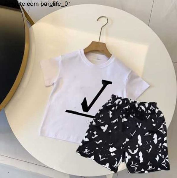 child designer 2022ss clothe sets childrens kids short sleeve t-shirt print shorts set suit brand boys clothing cotton tees size black white
child designer 2022ss clothe sets childrens kids short sleeve t-shirt print shorts set suit brand boys clothing cotton tees size black white