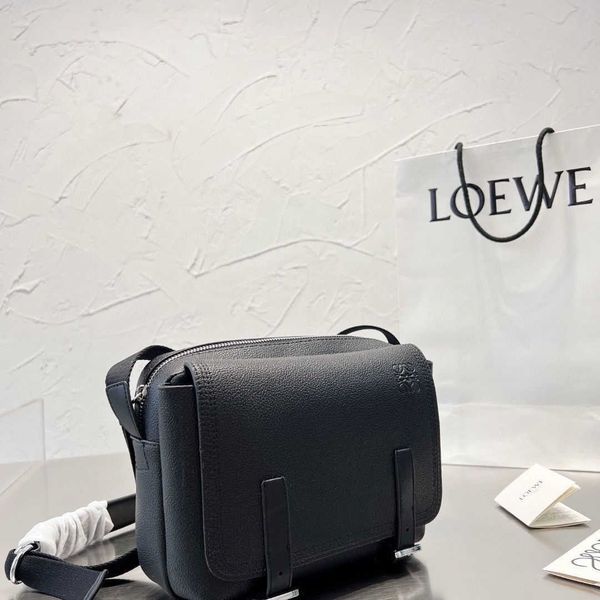 new luojia cowhide medieval color contrast super large space men and women's cross body bag with gift box early spring messenger
new luojia cowhide medieval color contrast super large space men and women's cross body bag with gift box early spring messenger