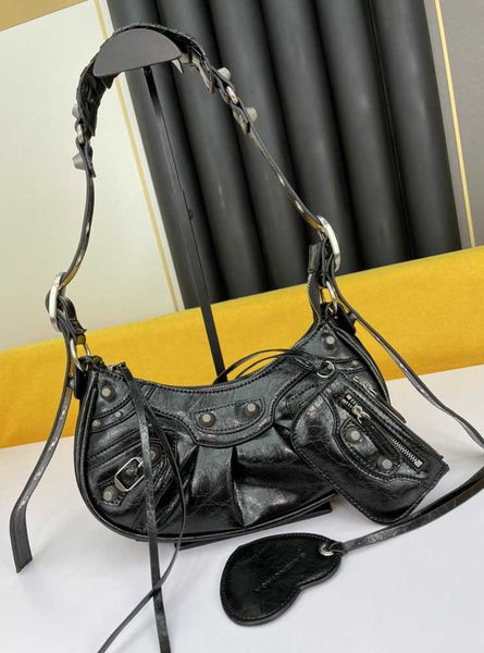 new style luxury designer motorcycle bag leather women's mens tote classic hangbag moon clutch le cagole crossbody fashion messenger wa
new style luxury designer motorcycle bag leather women's mens tote classic hangbag moon clutch le cagole crossbody fashion messenger wa