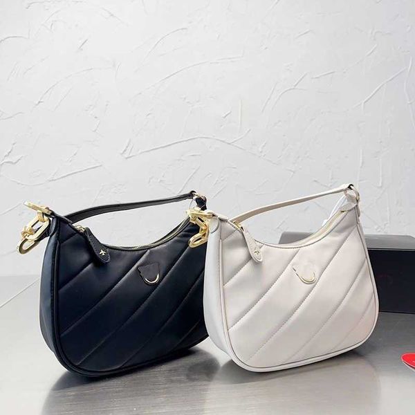 swallow totes piko leather tote bag women animal graffiti designer bag underarm shopper bags tote handbag crossbody purse 221019
swallow totes piko leather tote bag women animal graffiti designer bag underarm shopper bags tote handbag crossbody purse 221019