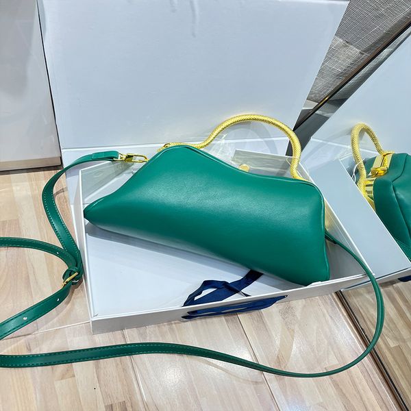 lady crossbody bag women clutch designer handbag cowhide leather metal handle tongue decoration hardware letter pouch removable shoulder str
lady crossbody bag women clutch designer handbag cowhide leather metal handle tongue decoration hardware letter pouch removable shoulder str