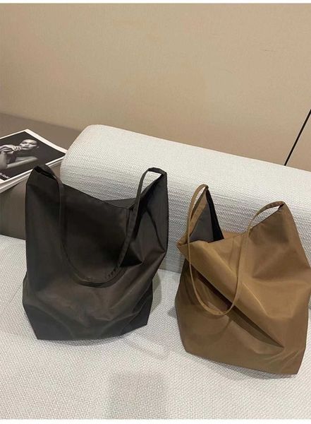 the row nylon bucket bag commuting ticket about large capacity tote bag netizen live one shoulder handheld women's bag
the row nylon bucket bag commuting ticket about large capacity tote bag netizen live one shoulder handheld women's bag