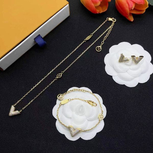 designer pendant necklace 18k gold plated letter v chain crystal rhinestone stainless steel necklaces brand choker for women wedding party j, Silver
designer pendant necklace 18k gold plated letter v chain crystal rhinestone stainless steel necklaces brand choker for women wedding party j, Silver