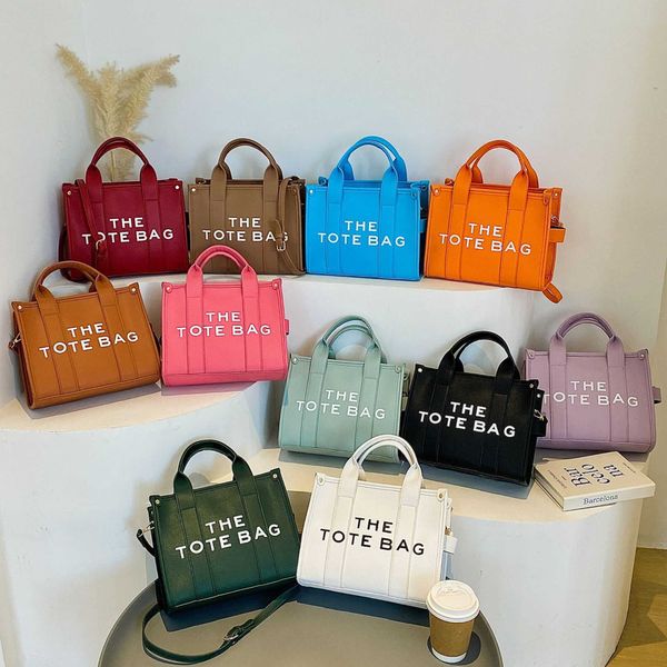2023 spring/summer new network red bag women's mini tote handle fashion letter small square
2023 spring/summer new network red bag women's mini tote handle fashion letter small square