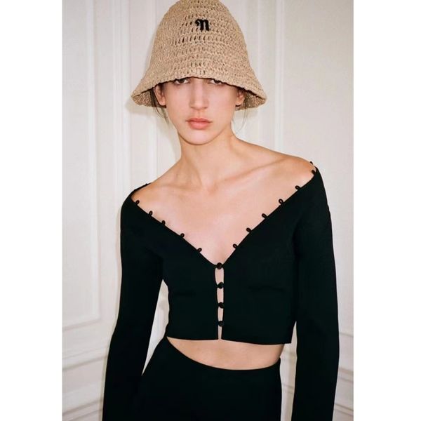 women's knits tees niche design black hollow out large vneck buckle threaded knit cardigan long sleeved short 2023 230809, White
women's knits tees niche design black hollow out large vneck buckle threaded knit cardigan long sleeved short 2023 230809, White