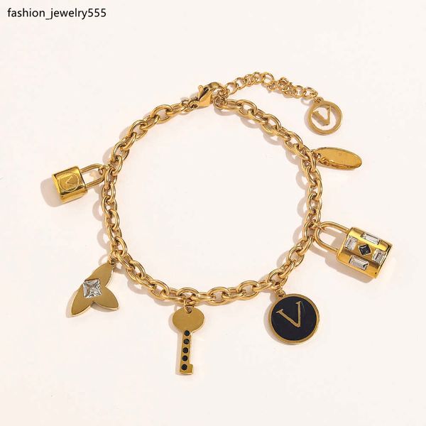 chain 2022 new fashionable classic bracelets women bangle 18k gold plated stainless steel crystal lovers gift wristband cuff chain designer, Black
chain 2022 new fashionable classic bracelets women bangle 18k gold plated stainless steel crystal lovers gift wristband cuff chain designer, Black
