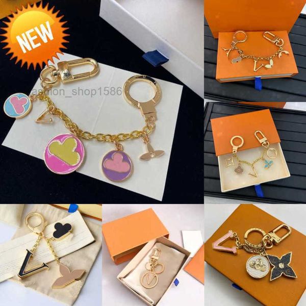 lanyards luxury designers keychains letters with diamonds designers car key chain women buckle jewelry keyring bags pendant exquisite giftes, Silver
lanyards luxury designers keychains letters with diamonds designers car key chain women buckle jewelry keyring bags pendant exquisite giftes, Silver