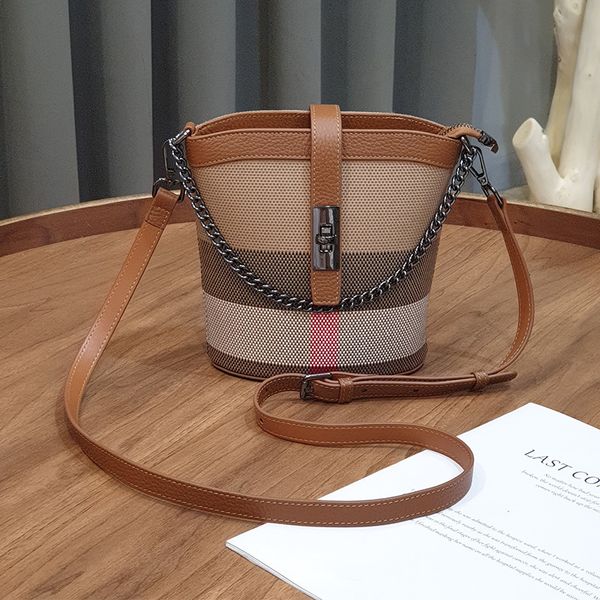 evening bags latticed shoulder bag mini chain lock women handbags excellent canvas with genuine leather crossbody bucket plaid purse 230809
evening bags latticed shoulder bag mini chain lock women handbags excellent canvas with genuine leather crossbody bucket plaid purse 230809