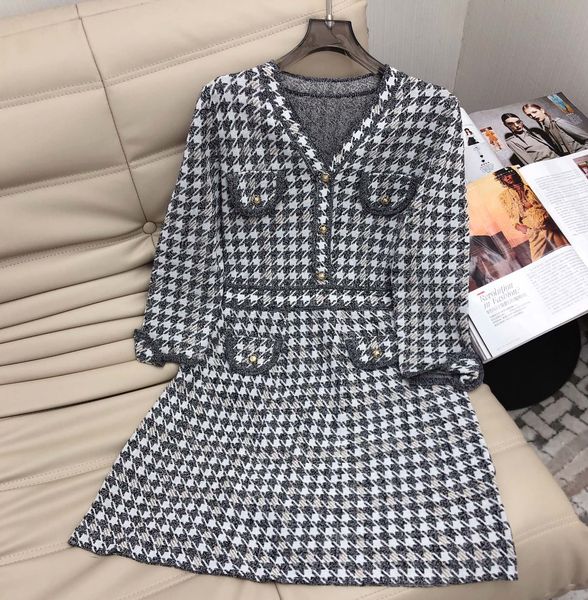 womens dress european fashion brand black and white v-neck long sleeved plaid knit dress, Black;gray
womens dress european fashion brand black and white v-neck long sleeved plaid knit dress, Black;gray