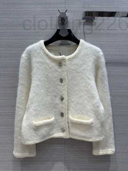 women's knits & tees designer 2023 autumn/winter new fashion style round neck dress with diamond buckle decoration woven cardigan coat, White
women's knits & tees designer 2023 autumn/winter new fashion style round neck dress with diamond buckle decoration woven cardigan coat, White