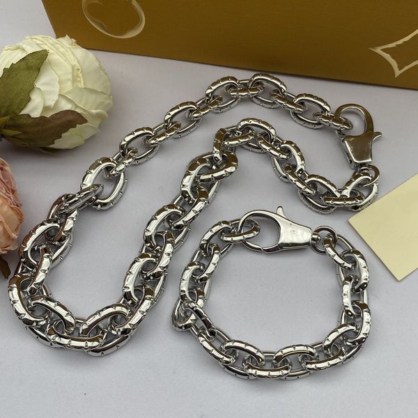 bracelet necklace lov edge silver luxury v letter bracelets necklaces designer for fashion men women jewlery send original package box
bracelet necklace lov edge silver luxury v letter bracelets necklaces designer for fashion men women jewlery send original package box