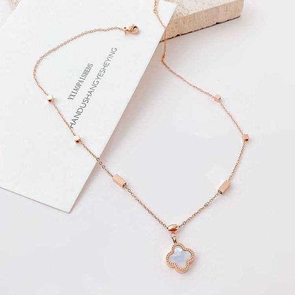 van clover necklace 2023 new titanium steel gold wire net red four-leaf clover necklace ladies 18k rose gold plated non-tarnish jewelry, Silver 
van clover necklace 2023 new titanium steel gold wire net red four-leaf clover necklace ladies 18k rose gold plated non-tarnish jewelry, Silver