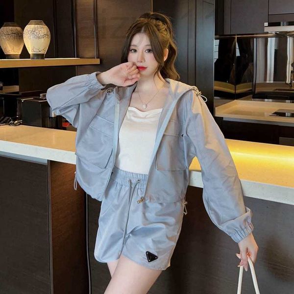 women's suits & blazers designer triangular double pocket hooded short jacket elastic waist shorts, sun protection, casual two-piece se, White;black
women's suits & blazers designer triangular double pocket hooded short jacket elastic waist shorts, sun protection, casual two-piece se, White;black