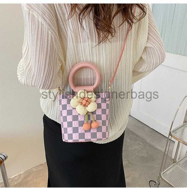 cross body crossbody small bag casual bag women's 2023 new small body bag mobile phone bag niche design high-end sense portable bagstyl
cross body crossbody small bag casual bag women's 2023 new small body bag mobile phone bag niche design high-end sense portable bagstyl