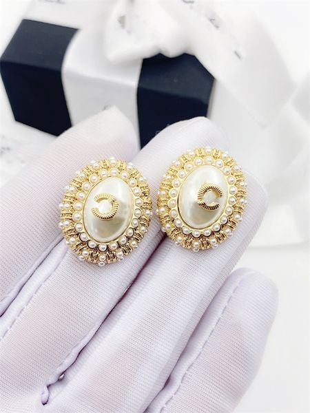 woman stud c logo earrings designer letter c long chain earring women jewelry ccity double pearl crystal orecchini, Golden;silver
woman stud c logo earrings designer letter c long chain earring women jewelry ccity double pearl crystal orecchini, Golden;silver