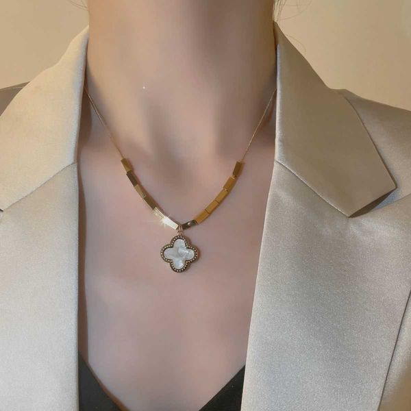 van clover necklace valentine's day gift titanium solid color necklace double sided black and white clover classic high grade titanium, Silver
van clover necklace valentine's day gift titanium solid color necklace double sided black and white clover classic high grade titanium, Silver