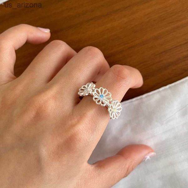 colorful zircon daisy rings for female hollow flower trendy accessories fashion silver color jewelry gifts l230620
colorful zircon daisy rings for female hollow flower trendy accessories fashion silver color jewelry gifts l230620
