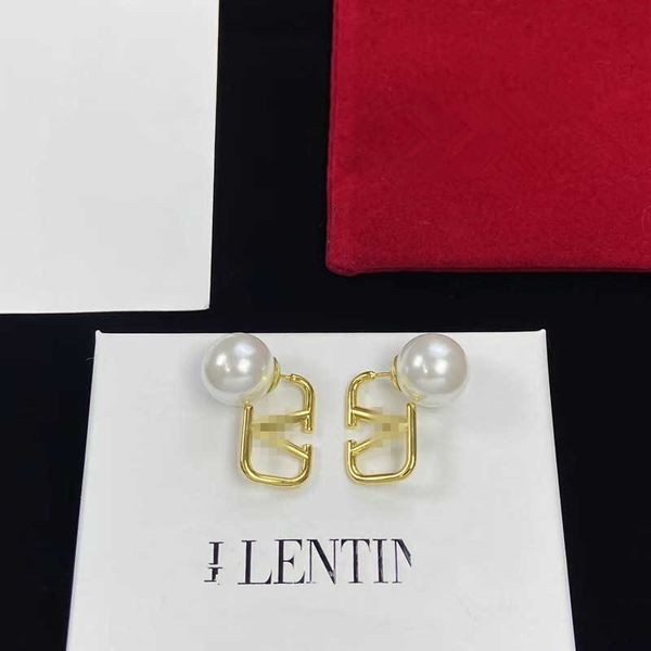 fashion designer valentino v letter pearl 925 silver needle earstuds women's fashion versatile earrings, Golden
fashion designer valentino v letter pearl 925 silver needle earstuds women's fashion versatile earrings, Golden