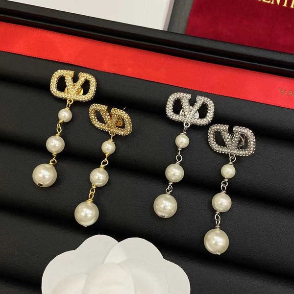 woman fashion valentino designer v letter pearl inlaid diamond long silver needle earnail ear hanger female, Golden;silver
woman fashion valentino designer v letter pearl inlaid diamond long silver needle earnail ear hanger female, Golden;silver