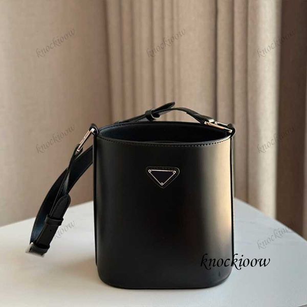 designer bag bucket bag high grade leather luxury bag ladies daily casual large capacity shoulder bag crossbody pure color fashion simple le
designer bag bucket bag high grade leather luxury bag ladies daily casual large capacity shoulder bag crossbody pure color fashion simple le