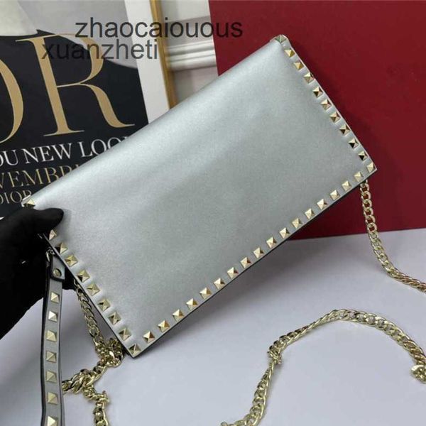 valentiino lady's new luxury classic bags designer beach handbags bag women cowhide riveted crossbody metal fashion large capacity leat
valentiino lady's new luxury classic bags designer beach handbags bag women cowhide riveted crossbody metal fashion large capacity leat