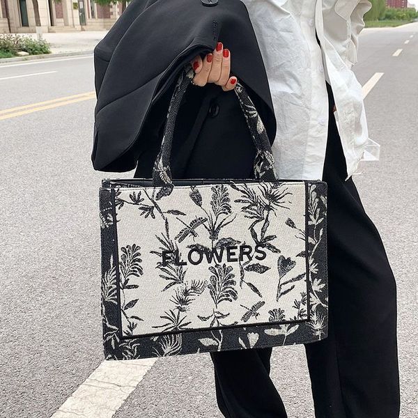 luxury designer women handbag casual large capacity canvas tote bag 2023 new female fashion letter embroidery shoulder bag shopper
luxury designer women handbag casual large capacity canvas tote bag 2023 new female fashion letter embroidery shoulder bag shopper