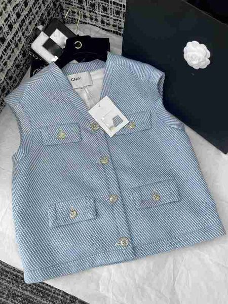 women's vests designer 2023 early autumn new metal buckle front with wide shoulder thick tweed fashion versatile sleeveless vest dhva, Black;white
women's vests designer 2023 early autumn new metal buckle front with wide shoulder thick tweed fashion versatile sleeveless vest dhva, Black;white