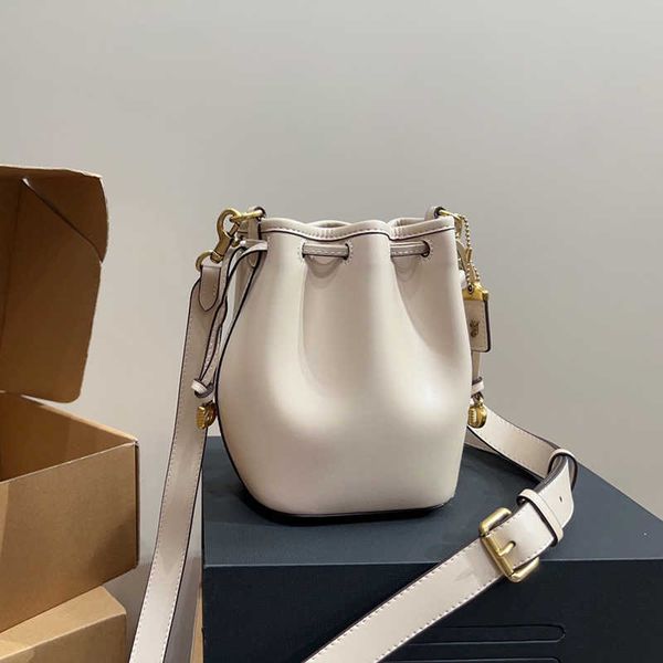 luxury bags bucket bag women designer crossbody bag black handbag classic c-letter metal print shoulder purse womens handbags 230810
luxury bags bucket bag women designer crossbody bag black handbag classic c-letter metal print shoulder purse womens handbags 230810