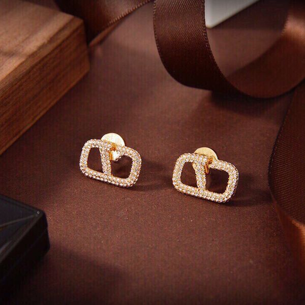 designer letter v pearl stud earring valentinolies earrings women tassel love internet celebrity female jewelry luxury, Golden;silver
designer letter v pearl stud earring valentinolies earrings women tassel love internet celebrity female jewelry luxury, Golden;silver