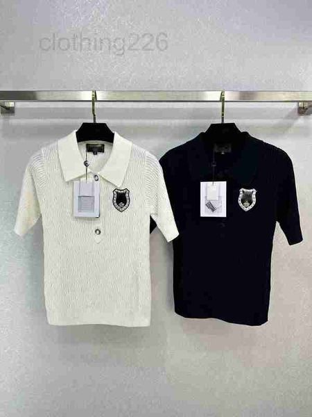 women's knits & tees designer 2023 early autumn new badge decoration casual versatile simple and elegant polo neck knitted sweater 2qq4, White
women's knits & tees designer 2023 early autumn new badge decoration casual versatile simple and elegant polo neck knitted sweater 2qq4, White