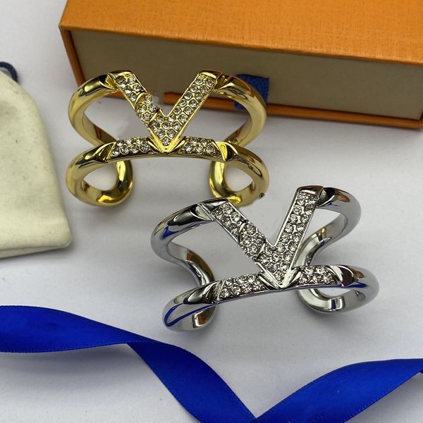 high-end quality with side stones ring luxury letter v diamond designer gold jewlery for men women send original package box, Silver
high-end quality with side stones ring luxury letter v diamond designer gold jewlery for men women send original package box, Silver
