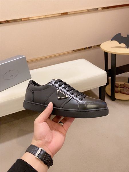 designer luxury men's casual shoes lightweight breathable men shoes flat men sneakers white skateboarding shoes business travel tenis m, Black
designer luxury men's casual shoes lightweight breathable men shoes flat men sneakers white skateboarding shoes business travel tenis m, Black